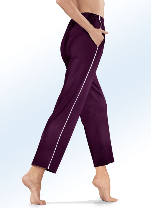 Freizeithosen - Hose für Sport und Freizeit, in Größe 018 bis 058, in Farbe BROMBEERE Ansicht 1