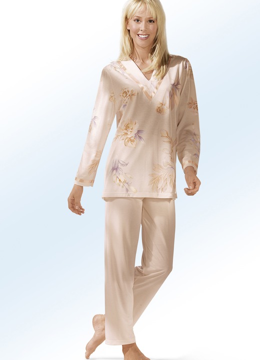 Pyjamas & Shortys - Pyjama, Langarm mit V-Ausschnitt, in Größe 036 bis 052, in Farbe APRICOT-BUNT Ansicht 1