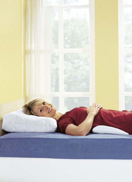 Gesunder Schlaf - Relax-Kissenprogramm aus dem Hause f.a.n, in Größe 121 (Nackenstützkissen, 40/80 cm) bis 125 (Lendenkissen, 27/50 cm), in Farbe WEISS