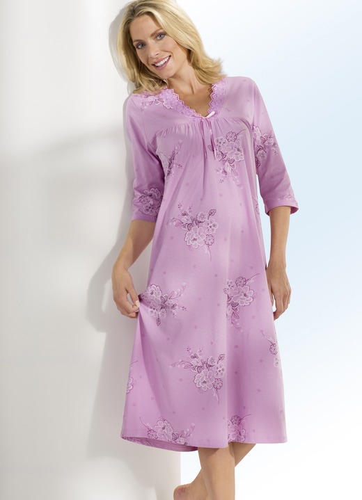 Damen - Nachthemd, 3/4-lange Ärmel und V-Ausschnitt, in Größe 038 bis 060, in Farbe MAGNOLIE-BUNT Ansicht 1