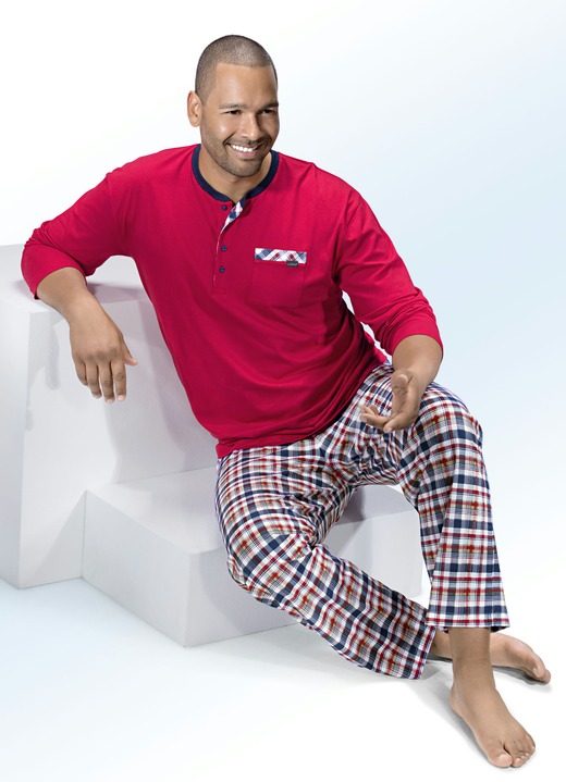 Pyjamas - Pyjama mit Knopfleiste, Brusttasche und Karodessin, in Größe 046 bis 060, in Farbe ROT-BUNT