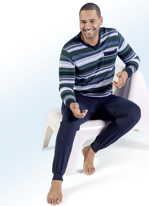 Pyjamas - Pyjama mit V-Ausschnitt, garngefärbtem Ringeldessin, Brusttasche und Bündchenabschlüssen, in Größe 046 bis 060, in Farbe MARINE-GRÜN