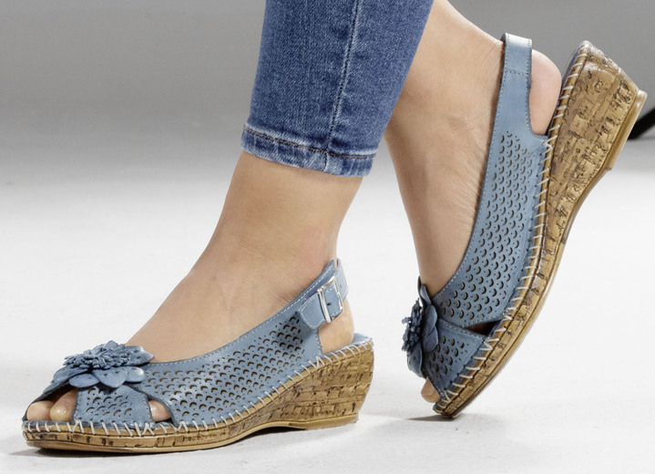Sandaletten & Pantoletten - Gemini Sandalette mit Lederblüte, in Größe 036 bis 042, in Farbe JEANS Ansicht 1