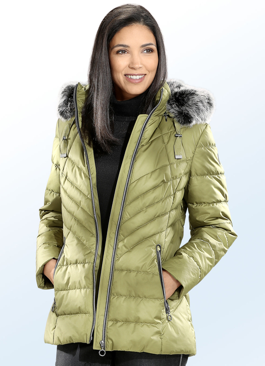 Winterjacken - Jacke mit abnehmbarer Kapuze Winterjacken - Jacke mit abnehmbarer Kapuze, in Größe 036 bis 052, in Farbe ERBSENGRÜN