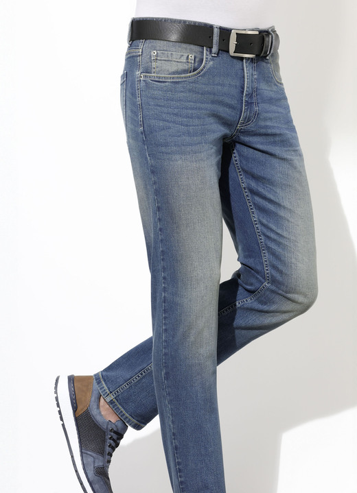 Herren - Jeans in 3 Farben, in Größe 024 bis 064, in Farbe JEANSBLAU Ansicht 1