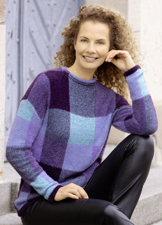 Langarm - Pullover aus haarigem Effektgarn, in Größe L(44/46) bis XS(32/34), in Farbe LILA-FLIEDER-TÜRKIS Ansicht 1