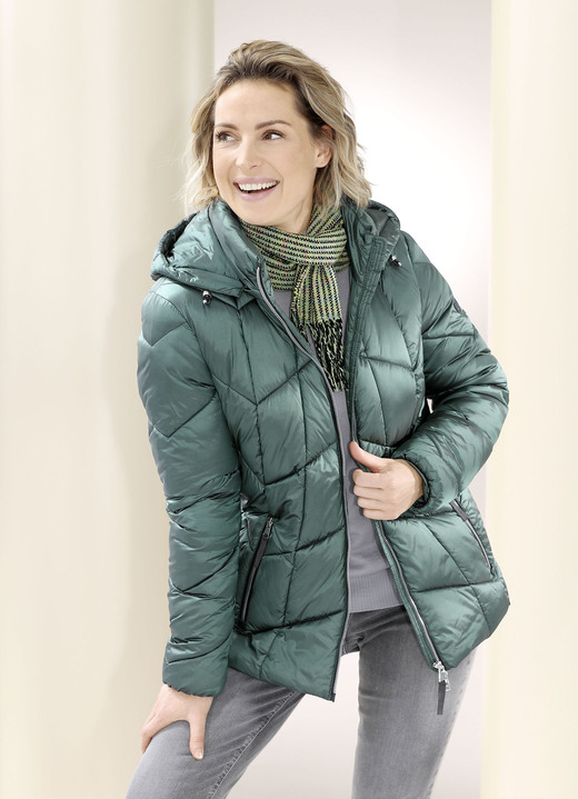 Winterjacken - Funktionsjacke aus recycelten Fasern Winterjacken - Funktionsjacke aus recycelten Fasern, in Größe 034 bis 052, in Farbe DUNKELGRÜN