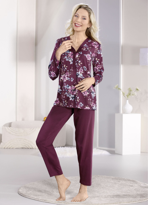 Pyjamas & Shortys - Pyjama mit Blende und Knopfleiste sowie langen Ärmeln, in Größe 036 bis 054, in Farbe BORDEAUX-BEERE-BUNT Ansicht 1
