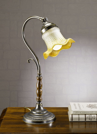 Tischlampe mit Lampenschirm aus Glas