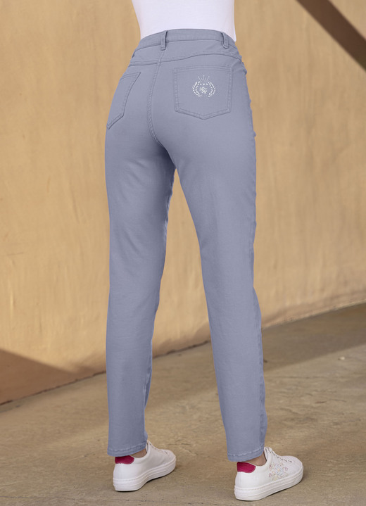 Hosen mit Knopf- und Reissverschluss - Edeljeans in 5-Pocket-Form, in Größe 017 bis 052, in Farbe TAUBENBLAU Ansicht 1