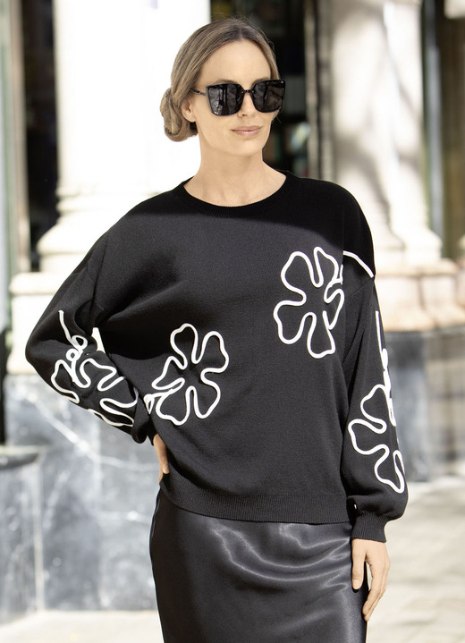 Pullover - Pullover mit aufwendigen Blütenapplikationen, in Größe L(44/46) bis XXL(52/54), in Farbe SCHWARZ-WEISS Ansicht 1