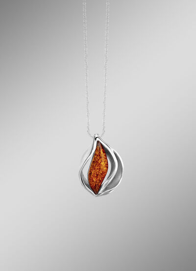 Zeitlos schöner Anhänger mit echt Bernstein 