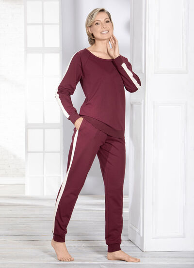 Hausanzug mit Zierstreifen 