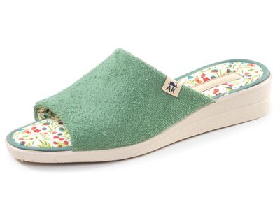 Klassische Damen-Hausschuhe, aus Textilmaterial 