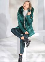 Hose mit angesagter Reptildessinerung 