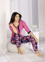 Schlafanzug mit 3/4 langen Ärmeln und langer Hose 