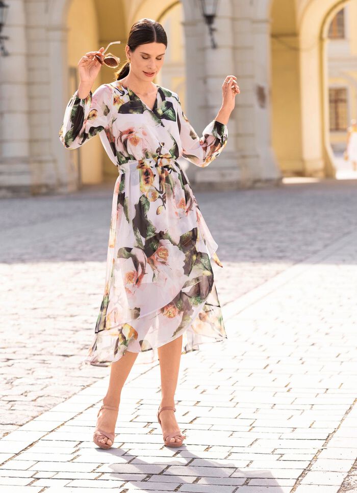 Kleid mit Bindeg&uuml;rtel 