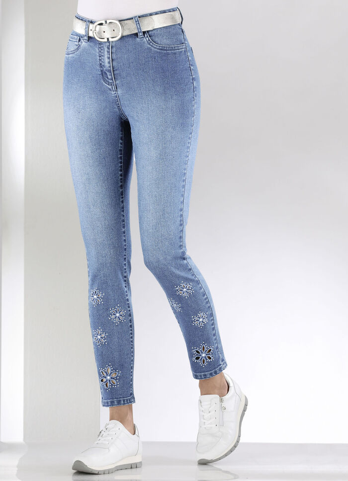 Jeans mit floralen Lochstickereien und Strasssteinchen HELLBLAU