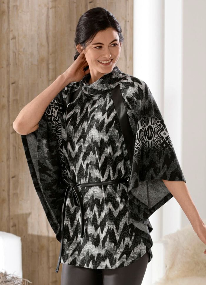 Poncho-Pullover in weich fliessendem Material 