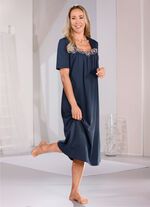 Wadenlanges Nachthemd mit zarter T&uuml;llstickereispitze 