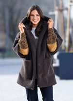 Cape mit fester Kapuze 