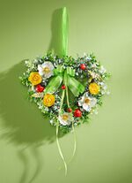 Buchsbaumherz mit kleinen Marienk&auml;fern 