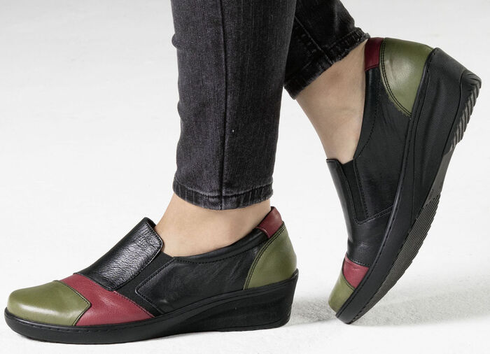 Gemini Slipper mit seitlichen Gummizügen SCHWARZ-OLIV-RUBINROT