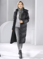 Daunenmantel mit fester Kapuze 