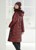 Mantel mit Kontrastpaspelierung 