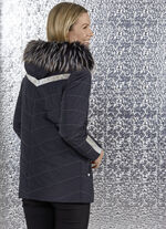 Jacke mit silberfarbenen Ziern&auml;hten 