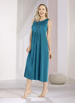 Nachthemd, wadenlang mit großzügiger Motivspitze 