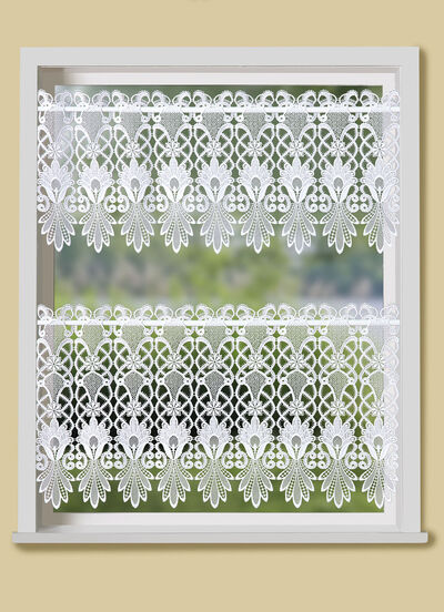 Kurzvorhang mit aufwendigem Macram&eacute;-Abschluss 