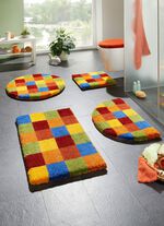 Badgarnitur mit bunten Dessin von Grund 