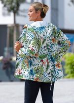 Jacke mit fester Kapuze 