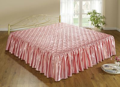 Tagesdecke mit Volantabschluss 