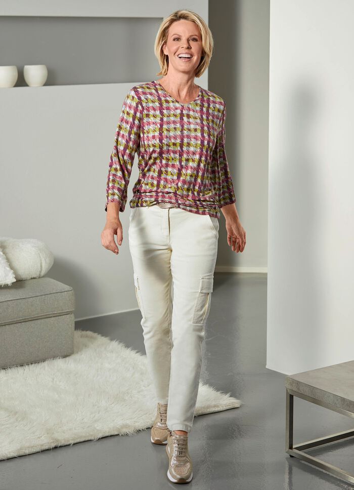 Ansprechendes Shirt mit Pl&auml;ttchenzier im Vorderteil 