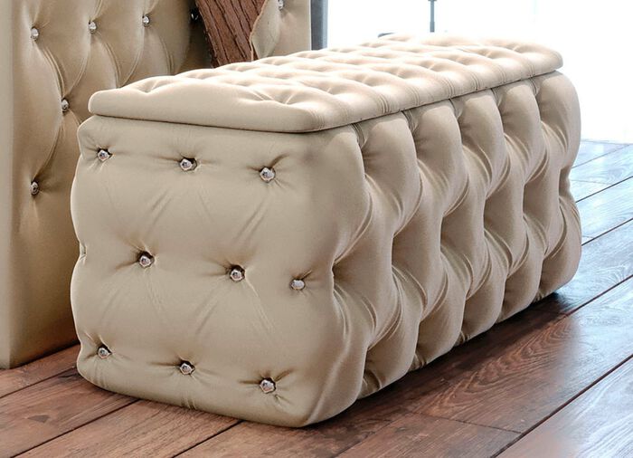 Sitztruhe mit Steppung und Strasssteinen CREME