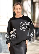 Pullover mit aufwendigen Bl&uuml;tenapplikationen 