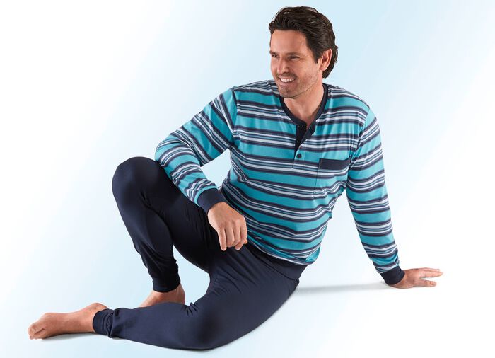 Pyjama mit Knopfleiste und garngef&auml;rbtem Ringeldessin 