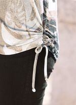 Shirt mit Kontrastverarbeitung am Halsausschnitt 