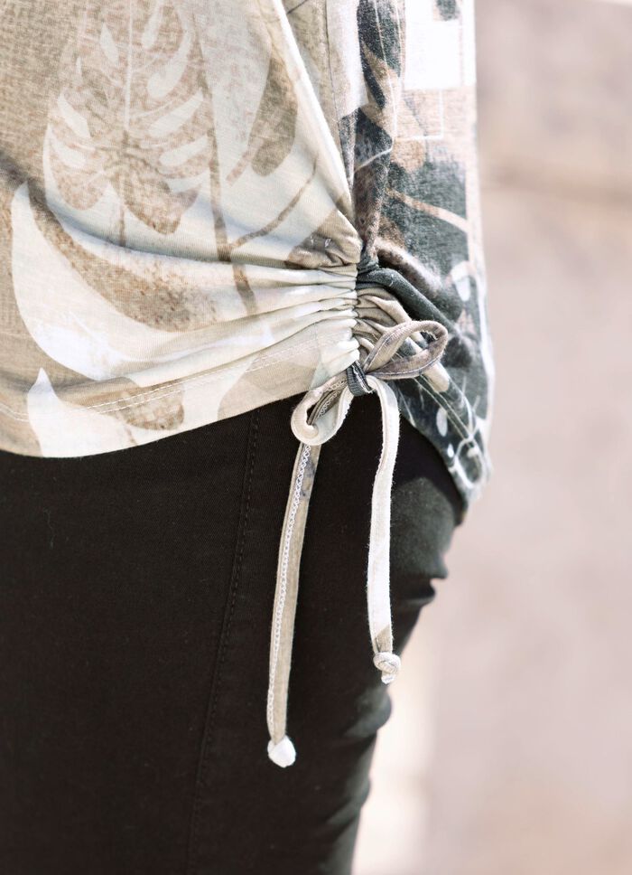 Shirt mit Kontrastverarbeitung am Halsausschnitt 