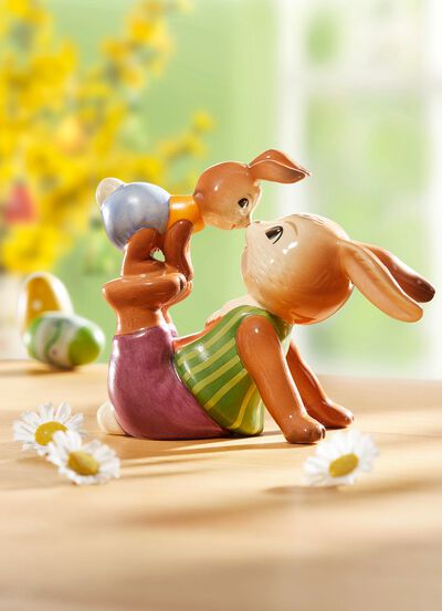 Goebel Hase mit Kind aus Feinsteingut 