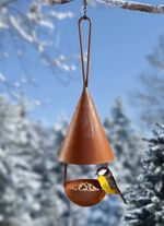 Futterhaus aus gerostetem Metall 