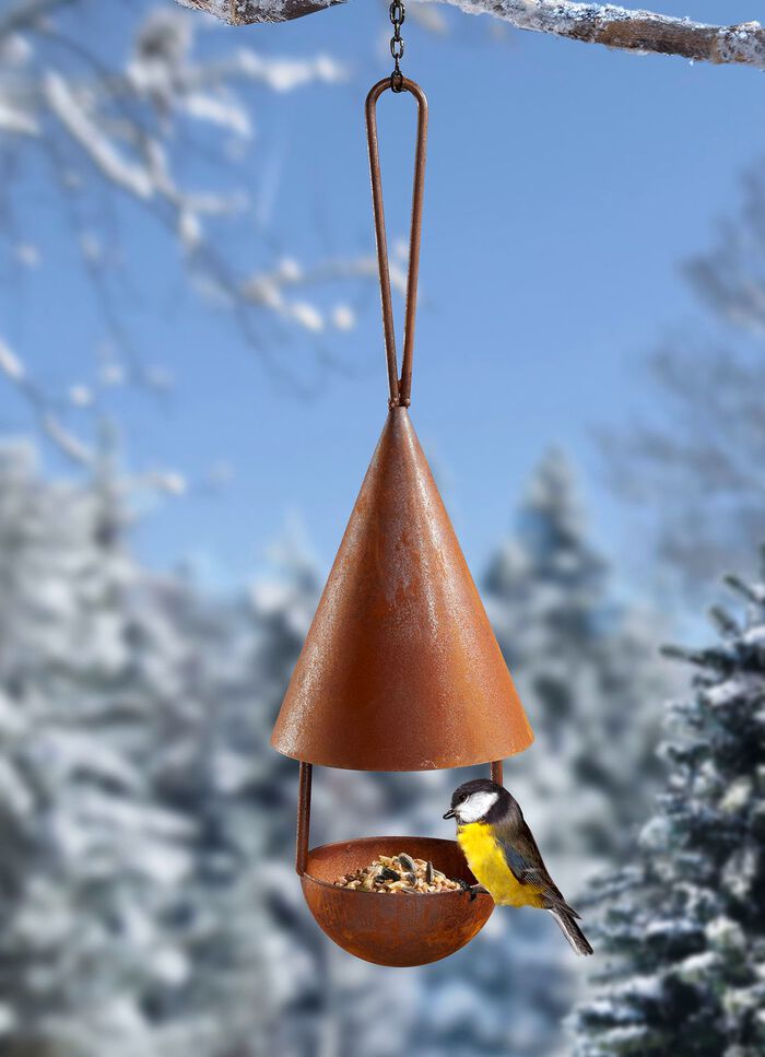 Futterhaus aus gerostetem Metall 