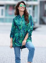 Jacke mit fester Kapuze 