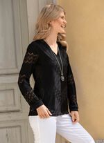 Spitzenshirt mit V-Ausschnitt  