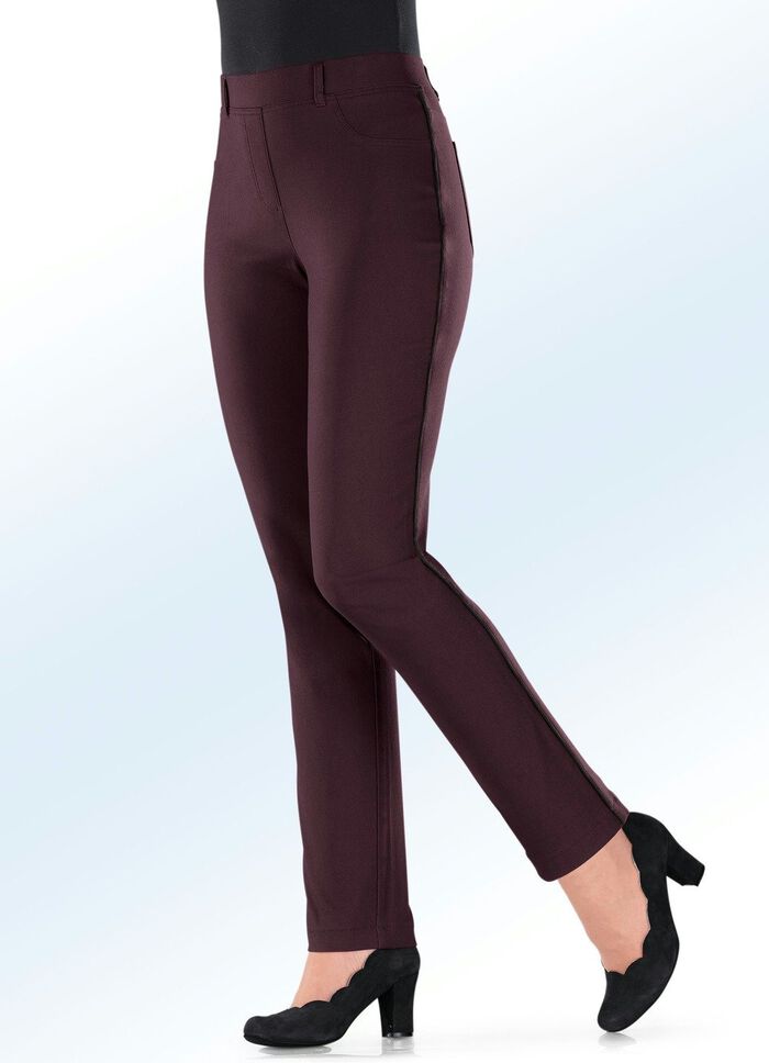 Hose mit kontrastfarbener Zierpaspel 