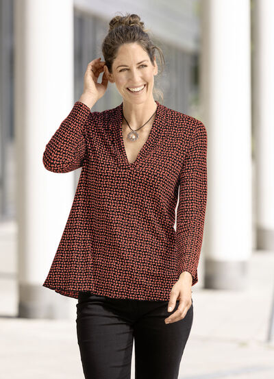 Shirt in leicht ausgestellter Form in 2 Farben 