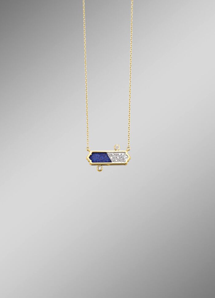 Eleganz in Gold und Edelstein &ndash; Ihre neue Lieblingshalskette 