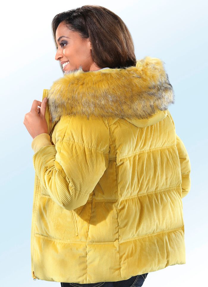 Jacke in angesagtem Cord-Samt 